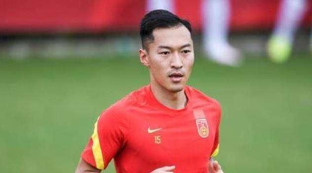 意大利转会专家、FIFA经纪人达里奥-卡诺维认为，奥斯梅恩会在明年6月转会离队。